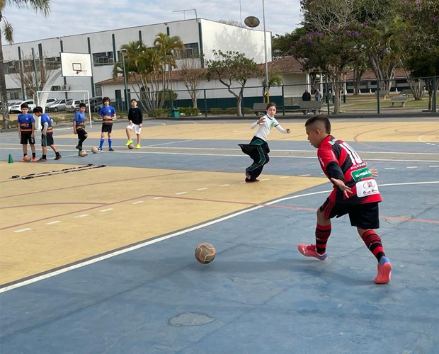 Atividades esportivas marcam o retorno das aulas no Anglo Pouso Alegre